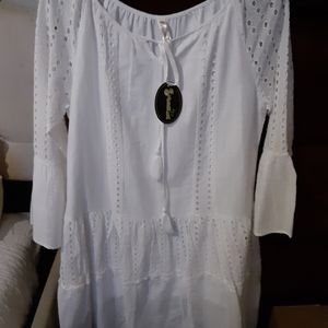 White lace loose fitting above the knee dress